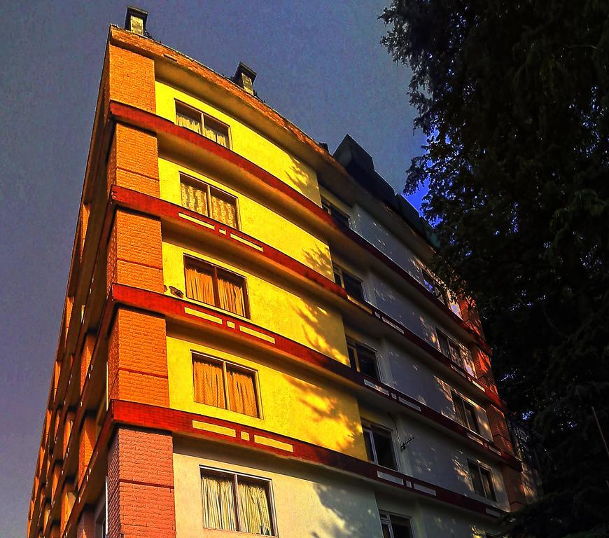 Hotel Landmark Shimla Buitenkant foto